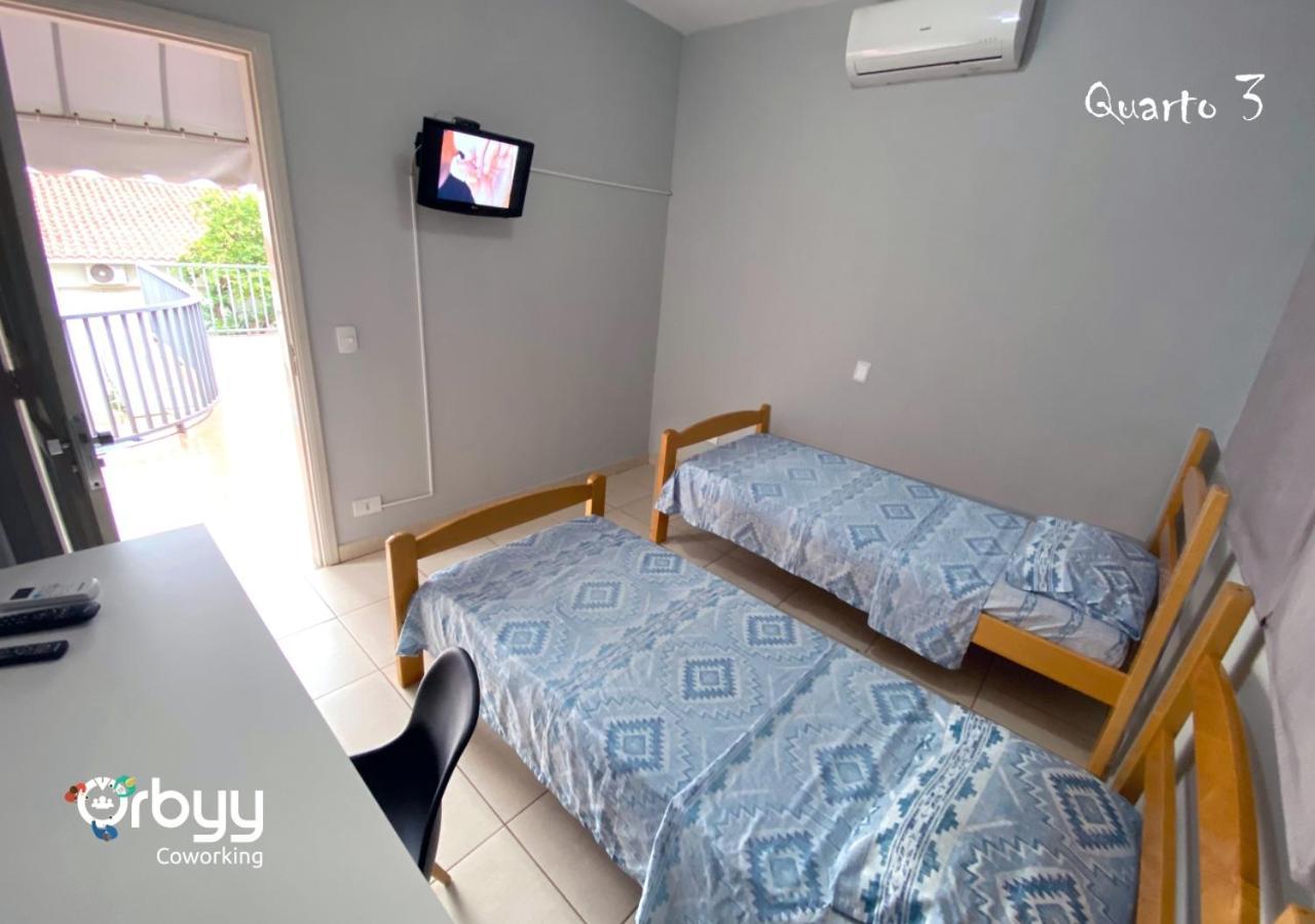אראקטובה Ritz Hostel מראה חיצוני תמונה