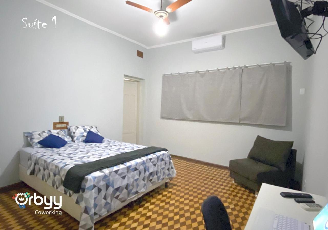 אראקטובה Ritz Hostel מראה חיצוני תמונה