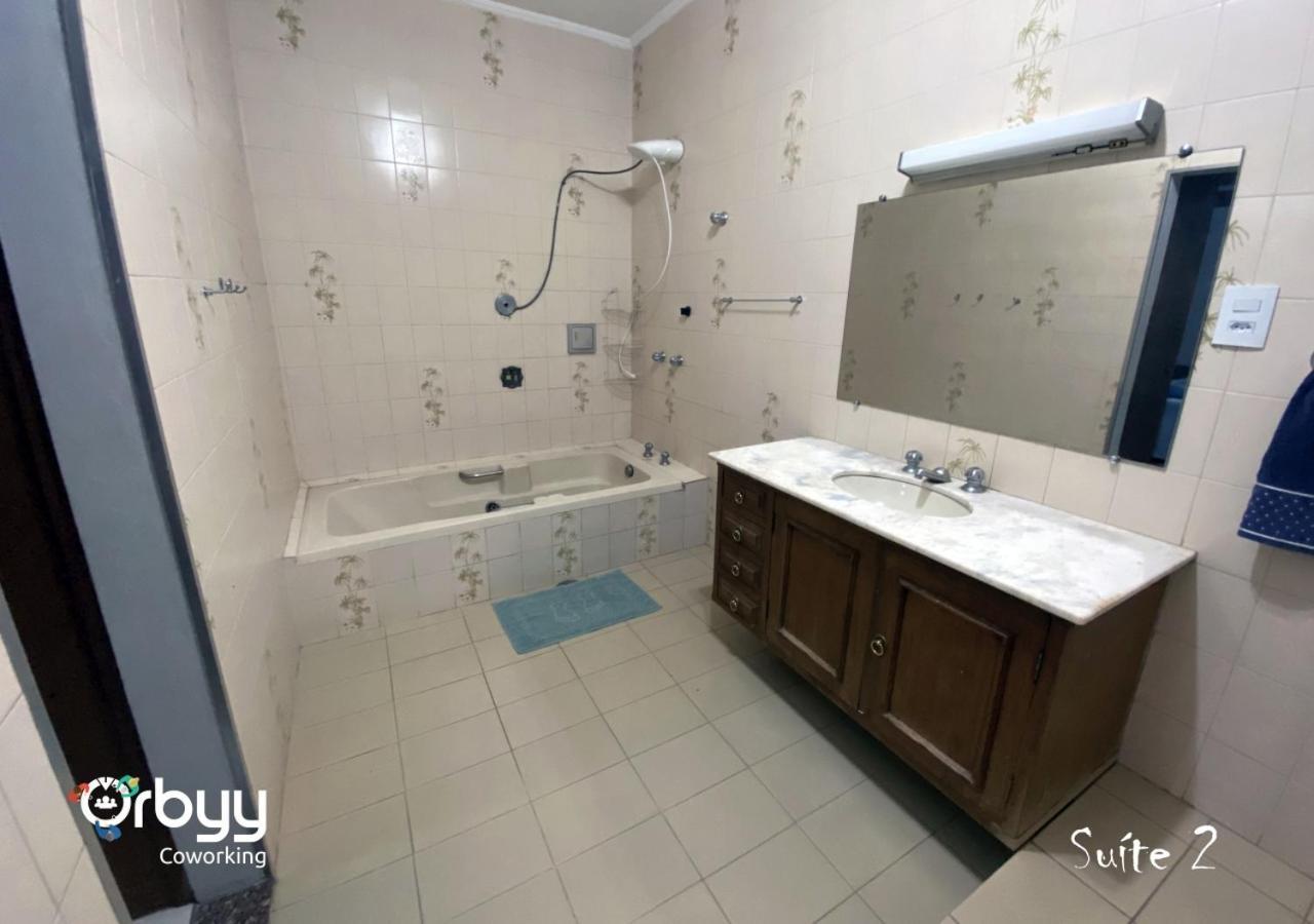 אראקטובה Ritz Hostel מראה חיצוני תמונה