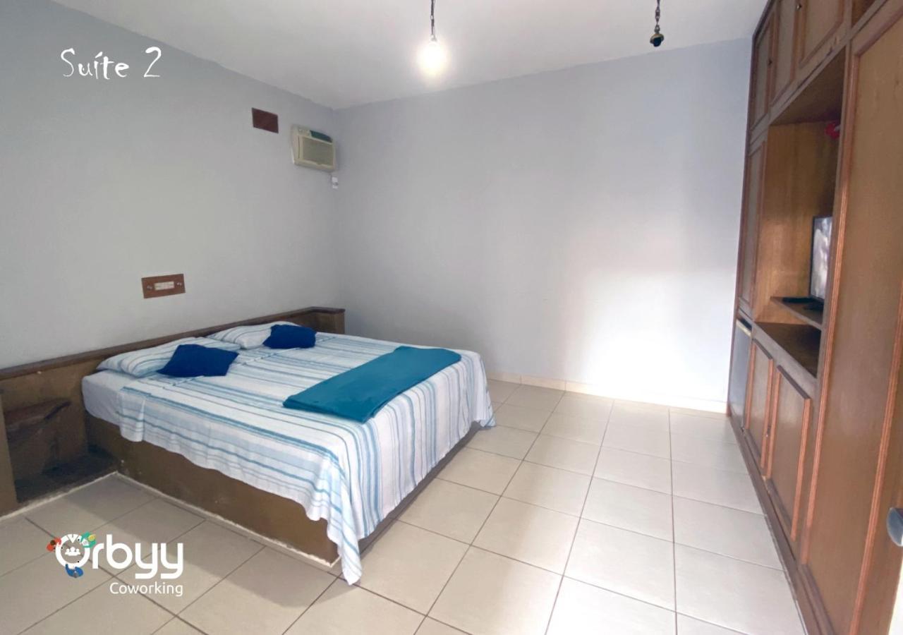 אראקטובה Ritz Hostel מראה חיצוני תמונה