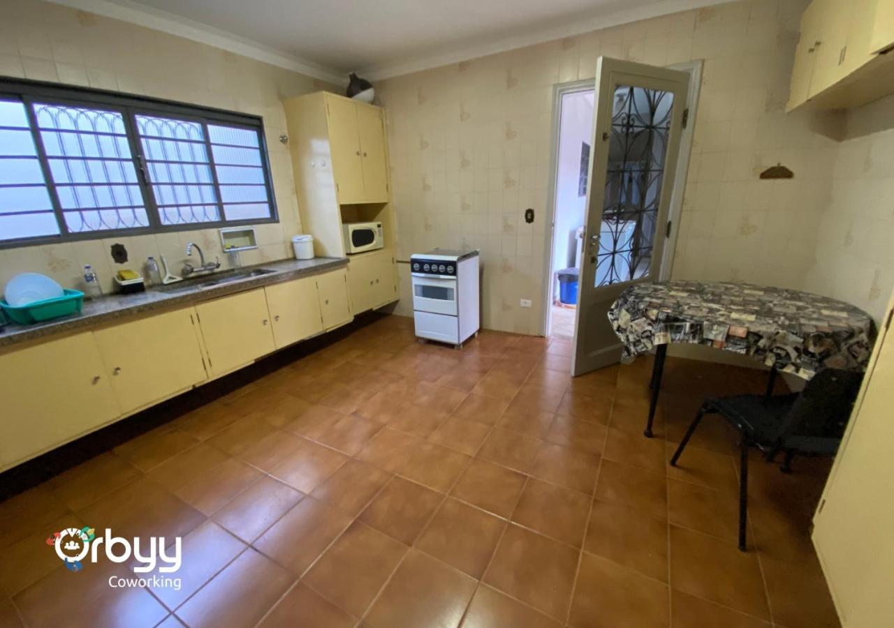 אראקטובה Ritz Hostel מראה חיצוני תמונה