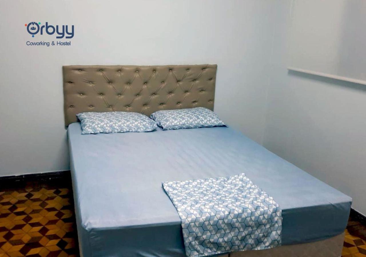 אראקטובה Ritz Hostel מראה חיצוני תמונה