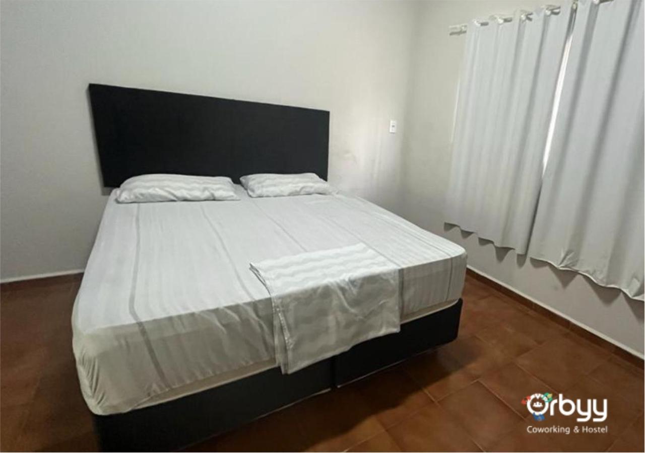 אראקטובה Ritz Hostel מראה חיצוני תמונה