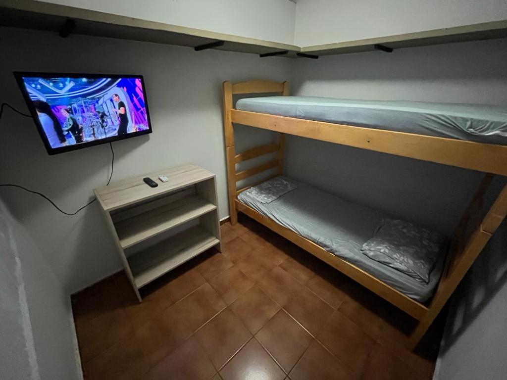 אראקטובה Ritz Hostel מראה חיצוני תמונה
